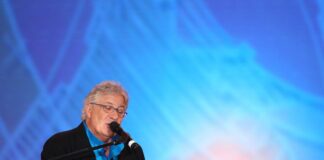 Addio a Peppino di Capri, da ‘Champagne’ a ‘Roberta’: tutti i grandi successi