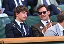 Antonelli-Federer, quante risate a Wimbledon: Roger consiglia una ‘lezione’ con Sinner