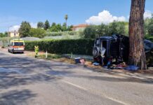 Auto finisce contro un albero a Cisterna di Latina: due morti