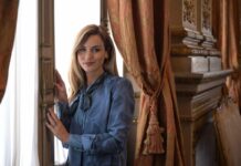 Beatrice Venezi, l’annuncio: “Torno a dirigere in Russia, la Fenice è il passato: ho già pagato abbastanza”