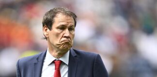 Belgio-Senegal, succede di tutto: ct annaffiato, invasione e lite in campo