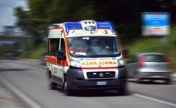 Belluno, cerca pezzi dello specchietto retrovisore in galleria: investito e ucciso 79enne