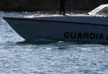 Bimba si tuffa da catamarano e si ferisce alla testa, salvata nelle acque davanti a Palmarola