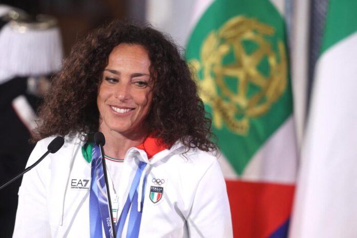Brignone: “Sogno un figlio, dopo lo sci girerò il mondo in surf. Popolare come Sinner? Lui ha il jet, io prendo Ryanair”