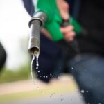 Carburanti, prezzo benzina a 1,989 euro al litro. Gasolio oltre i due euro