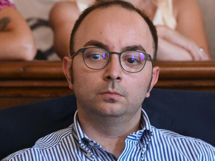 Caso Roggero, capogruppo Pd di Piacenza lo difende Roggero e rischia il posto: pronto a seguire indicazioni partito