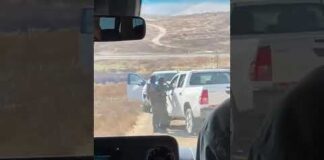 Cisgiordania, il deputato USA bloccato da coloni israeliani armati