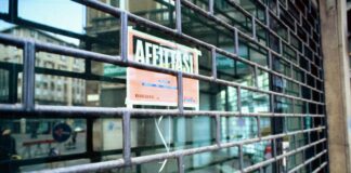 Commercio, in 7 anni -99mila negozi ma sale fatturato +25,7%
