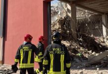 Crollo palazzina Messina, 6 dispersi: ricerche rese difficili da incendio che cova sotto le macerie