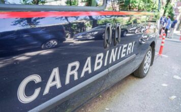 Crotone, 22enne ucciso in casa a colpi d’arma da fuoco: indagini in corso