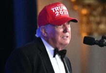 Da fake news a sindrome anti-Trump, il presidente contro i media alla cena dei corrispondenti
