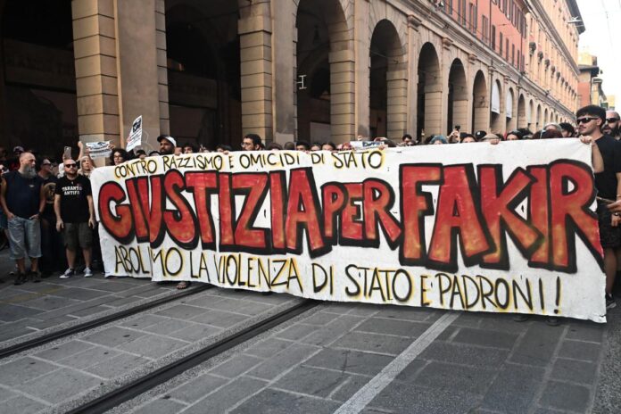 Fakir, consigliere comunale Bologna: “Sotto mio post carabiniere commenta ‘uno di meno'”. Arma avvia accertamenti