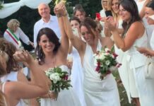 Francesca Vecchioni sposa la compagna Sara: la ‘benedizione’ ironica del padre Roberto