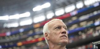 Francia, Deschamps (al capolinea) attacca l’arbitro: “È al livello di una semifinale dei Mondiali?”