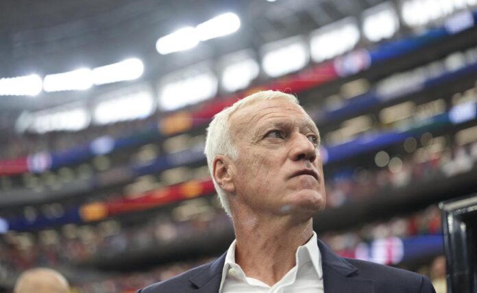 Francia, Deschamps (al capolinea) attacca l’arbitro: “È al livello di una semifinale dei Mondiali?”
