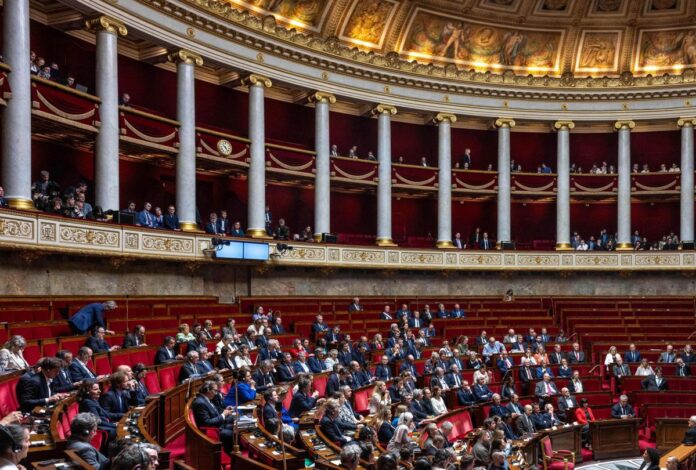 Francia, “diritto aiuto a morire” è legge. Macron: “Impegno mantenuto”