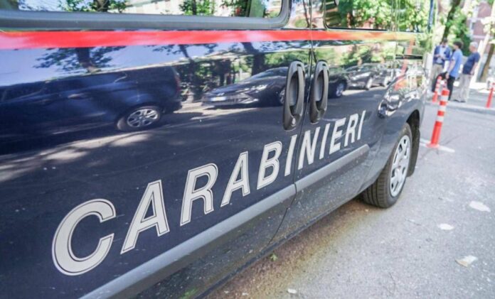 Fratello e sorella trovati morti in casa a Torino, erano deceduti da tempo: indagini in corso