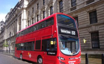 Gb, i celebri bus rossi ‘parlano’ cinese: svolta green a Londra con l’aiuto di Pechino