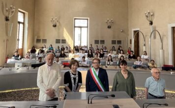 Il sindaco Giacomo Possamai accoglie i giovani musicisti giapponesi in visita a Vicenza musicisti giapponesi in visita a Vicenza