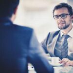 Il disagio psicologico sul lavoro non va in vacanza e l’estate diventa lente d’ingrandimento dei problemi