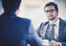 Il disagio psicologico sul lavoro non va in vacanza e l’estate diventa lente d’ingrandimento dei problemi