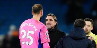 Il portiere finge infortunio? La squadra resta in 10 per 1 minuto, la nuova regola inglese