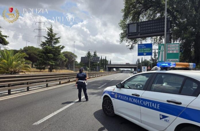 Incendio a via Laurentina, chiuso il Grande Raccordo Anulare nel pomeriggio