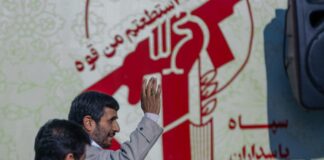 “Incontri segreti del Mossad con Ahmadinejad”, il piano di Israele per il cambio di regime in Iran