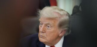 Iran, Trump insiste: “Colpiremo molto duramente, ora è il nostro turno”