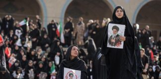 Iran-Usa, colloqui in pausa per i funerali di Khamenei: attese milioni di persone