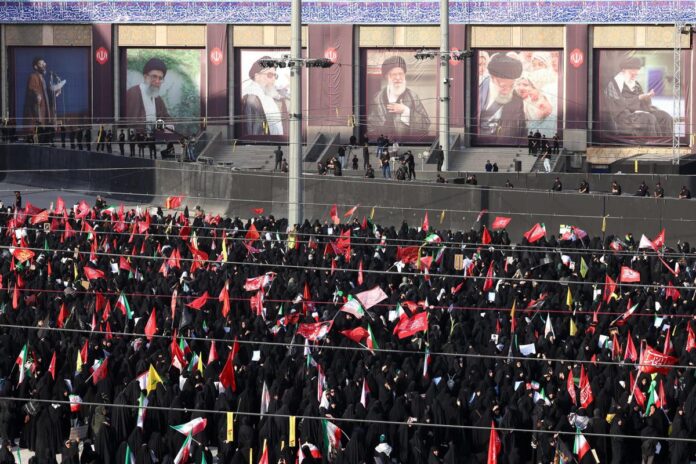 Iran, iniziati i funerali di Khamenei: slogan contro Usa e Israele a Teheran