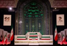 Iran, la bara di Khamenei esposta nella Grande Moschea: funerali da domani