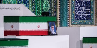 Iran, preghiera funebre per Khamenei: ci sono tre figli ma non Mojtaba