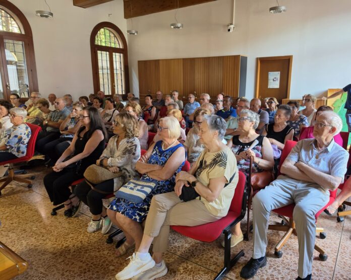 La sala consiliare gremita per la presentazione dell'Università Adulti 2026 Università degli Adulti