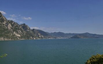 Lago di Garda, si tuffa per salvare ragazzo e non riemerge