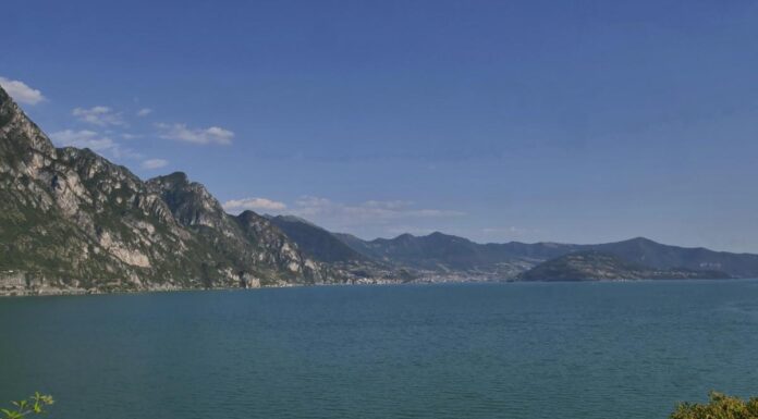 Lago di Garda, si tuffa per salvare ragazzo e non riemerge