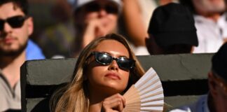 Laila Hasanovic esulta e abbraccia Sinner, festa tra fidanzati a Wimbledon