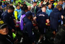 Messico-Inghilterra 2-3, Henderson cade dopo il match: infortunio al polso e corsa in ospedale