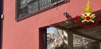 Messina, crolla edificio: vigili del fuoco cercano sei dispersi tra le macerie