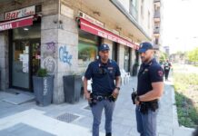 Milano, 55enne accoltellato fuori da un bar. L’aggressore: “Divertente, appena esco lo rifaccio”