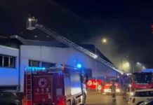Milano, spento incendio a deposito Bartolini. Vigili del fuoco: “Nessun ferito”