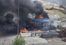 No Tav, assalto al cantiere in Val di Susa: bruciate 2 camionette dei carabinieri. Chiusa autostrada A32