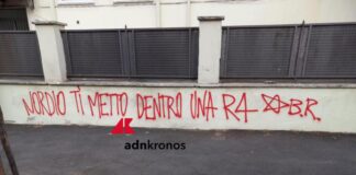 “Nordio ti metto dentro una R4”, scritta choc firmata Br a Roma. Potenziata la scorta al ministro e massima allerta