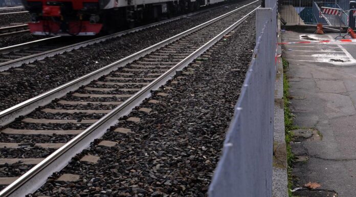 Operaio scivola sui binari, travolto e ucciso da treno a San Giorgio di Nogaro