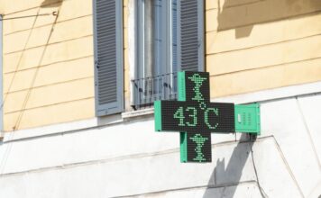 Padova, bimba rimane chiusa in auto sotto il sole: salvata da agenti penitenziaria