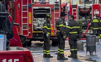 Palermo, 53enne ucciso a coltellate: uomo si barrica in casa, apre il gas e minaccia di far esplodere il palazzo
