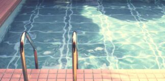 Piscina per islamiche a Roma, è scontro. FdI: “Si avalla segregazione”, Pd: “Decisione giusta”