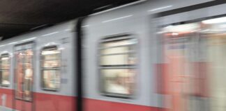 Ragazza sfregiata in metro a Milano, pm chiede carcere per 27enne