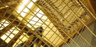 Rivolta nel carcere di Enna, oltre 100 detenuti occupano parte del vecchio padiglione
