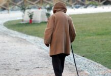 Ruba 115mila sterline, per restiuirle deve… vendere casa: la storia di una bisnonna